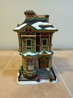 Department 56 Victorian Family Christmas House 58717 Dickens Village Series 2004